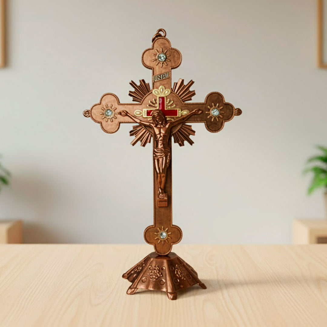 Crucifixo Glória Celestial em Metal Ornamentado - Mesa