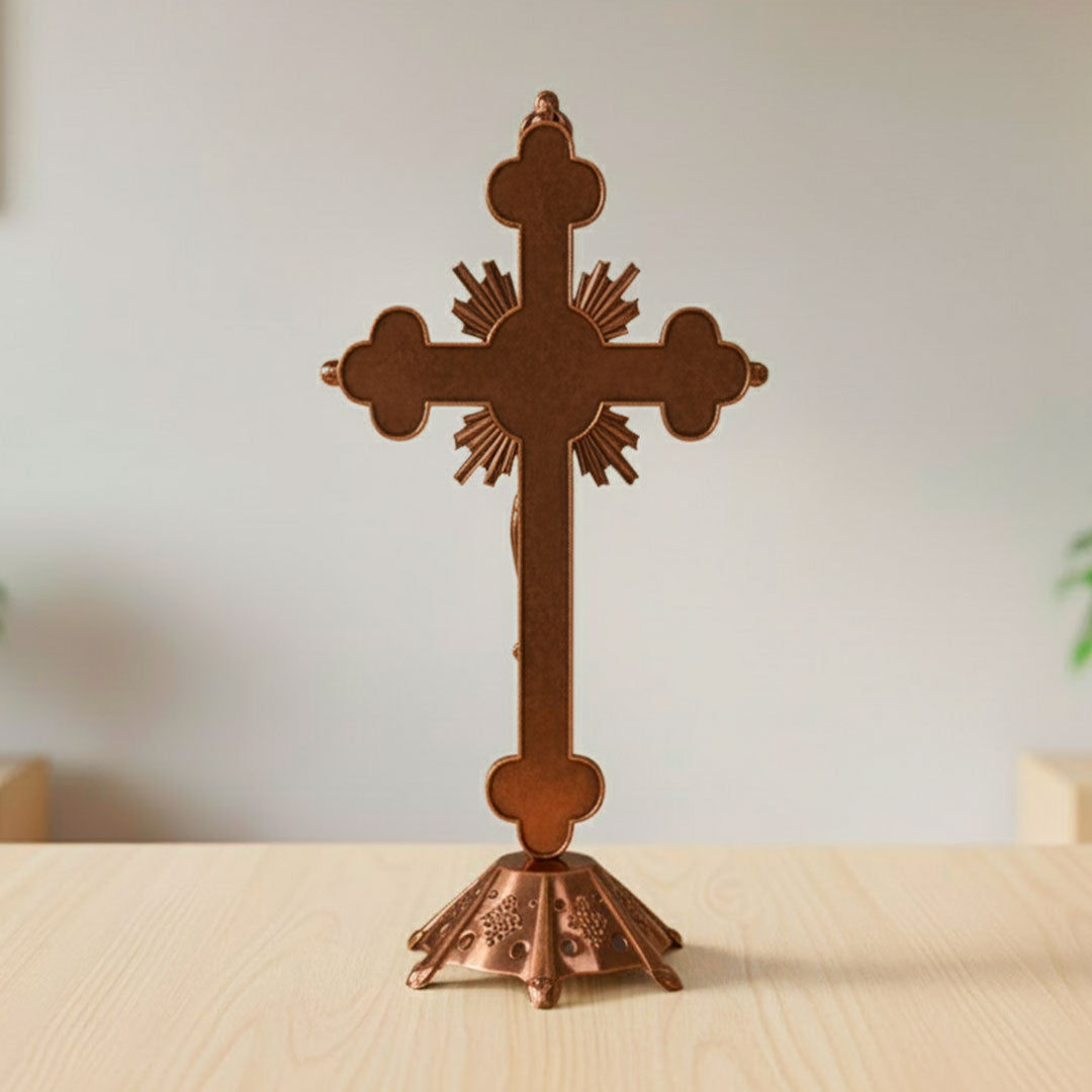 Crucifixo Glória Celestial em Metal Ornamentado - Mesa