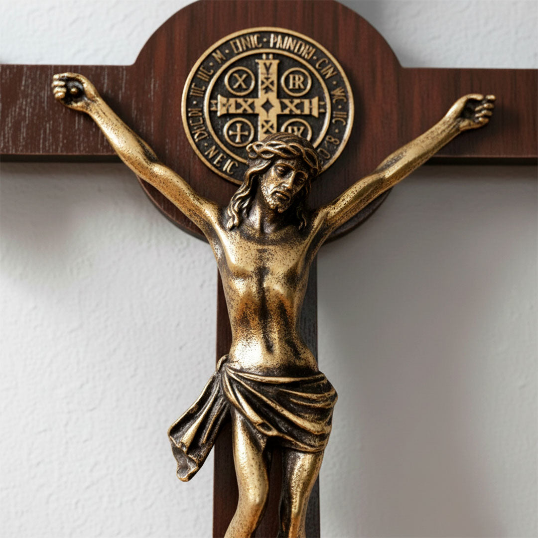 Crucifixo Medalha de São Bento em MDF e Metal - Parede