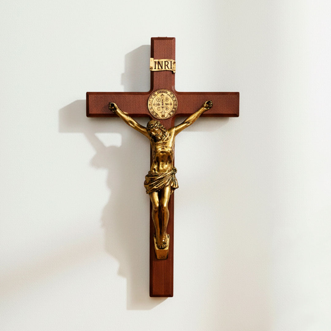 Crucifixo Medalha de São Bento em Madeira e Metal - Mesa/Parede