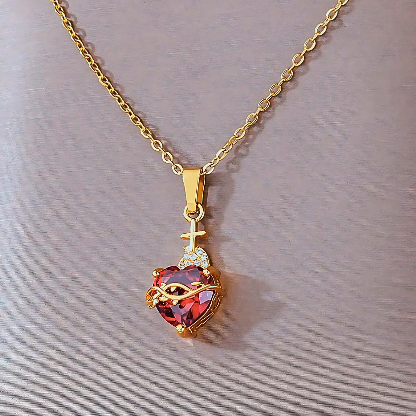 Colar Pingente Sagrado Coração de Jesus - Zircônia