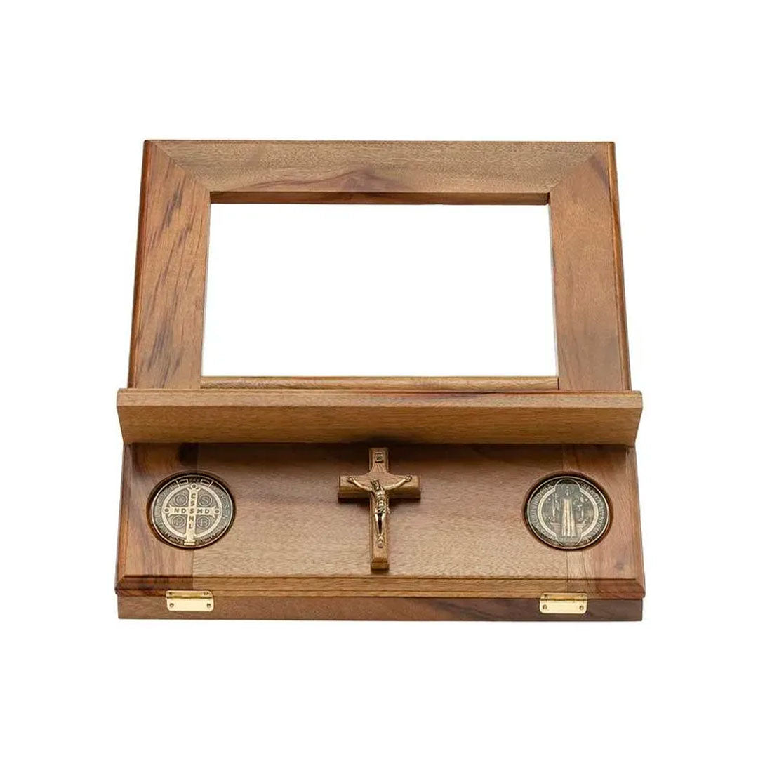 Porta Bíblia em Madeira com Medalha de São Bento