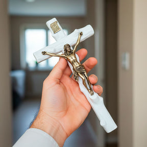 Crucifixo Redentor em Resina e Metal - Parede