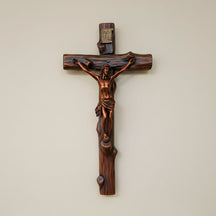 Crucifixo Redentor em Resina e Metal - Parede