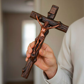 Crucifixo Redentor em Resina e Metal - Parede
