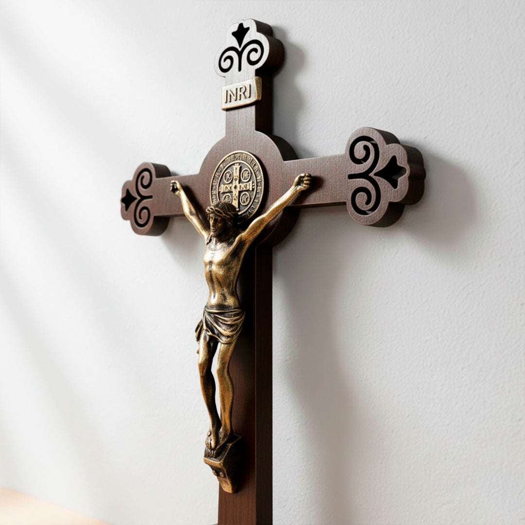 Crucifixo Medalha de São Bento em MDF e Metal - Parede