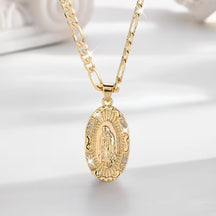 Colar com Pingente de Nossa Senhora de Guadalupe