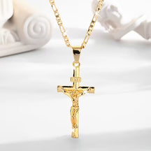Colar com Pingente de Cruz de Jesus Cristo