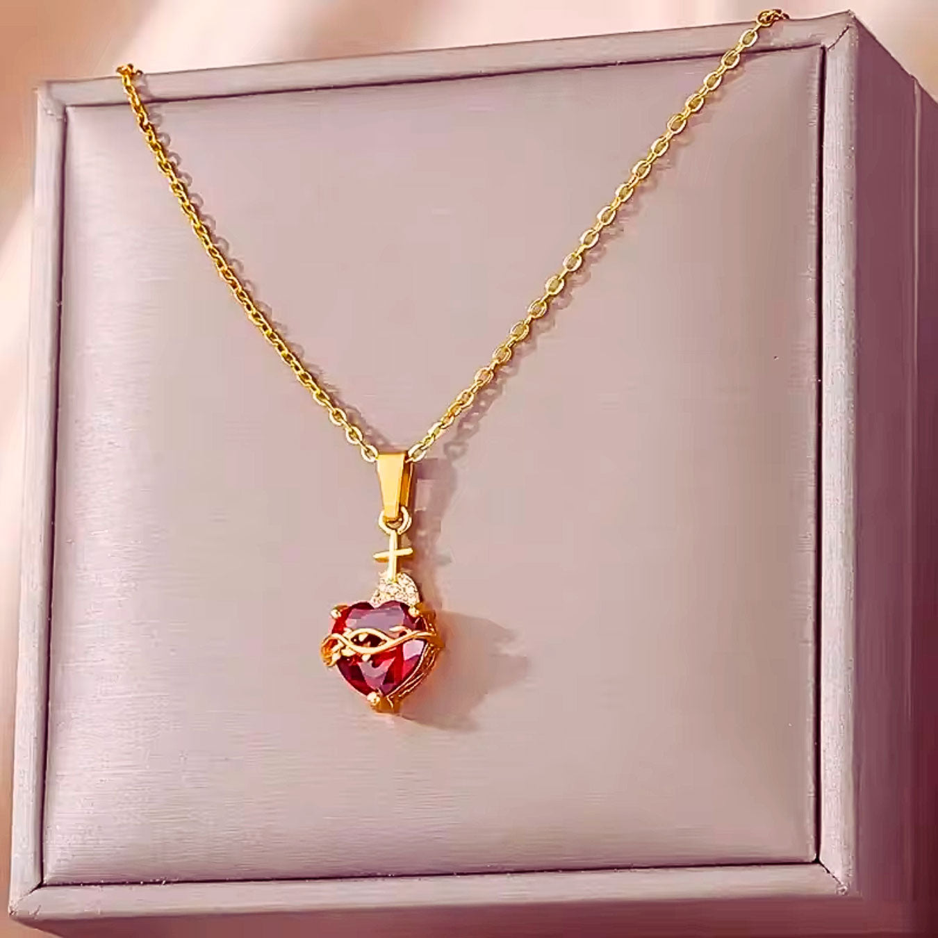 Colar Pingente Sagrado Coração de Jesus - Zircônia