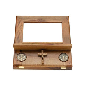 Porta Bíblia em Madeira com Medalha de São Bento